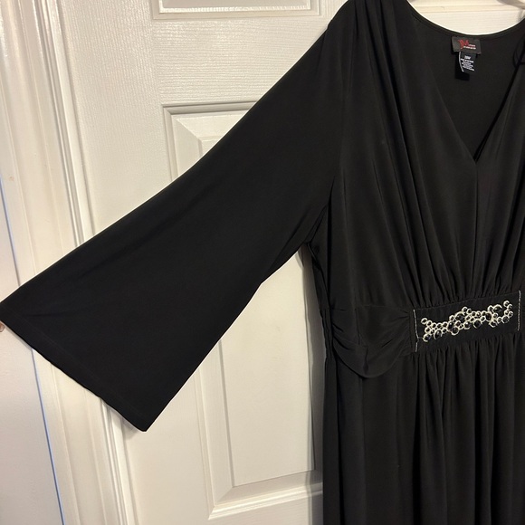 Chic Black Long Sleeve Dress with Embellished Detail - Picture 1 of 5
